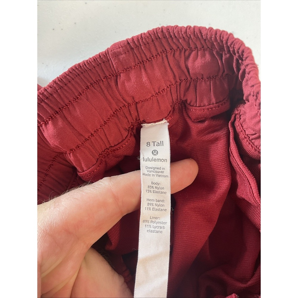 lululemon size 8  T LOT  4 Pieces, white skort, maroon hotty hot, tanks - Picture 16 of 16